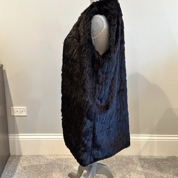 Long Faux Fur Vest - Picture 12 of 14